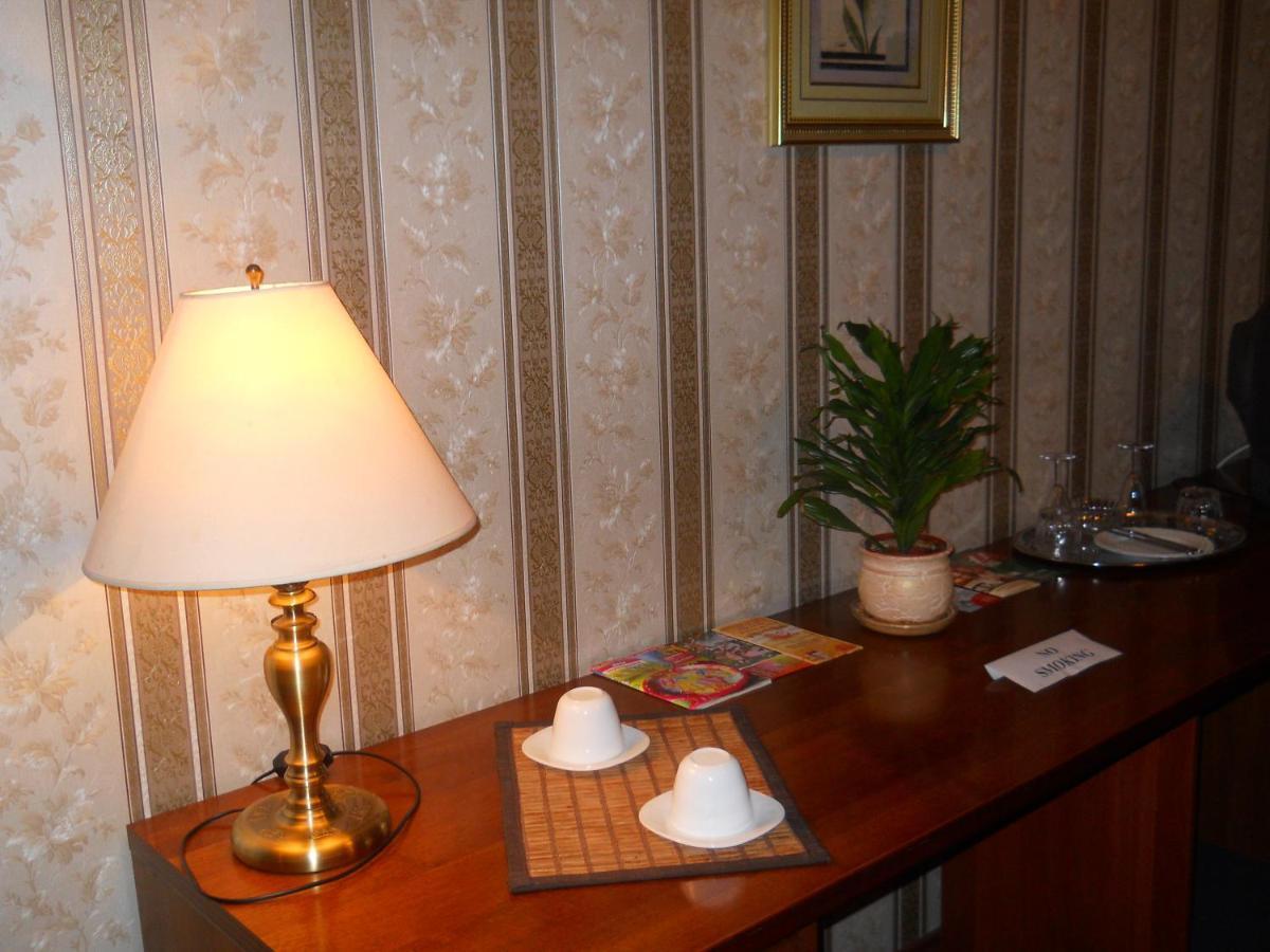 Diplomat Aparthotel Kiev Habitación foto